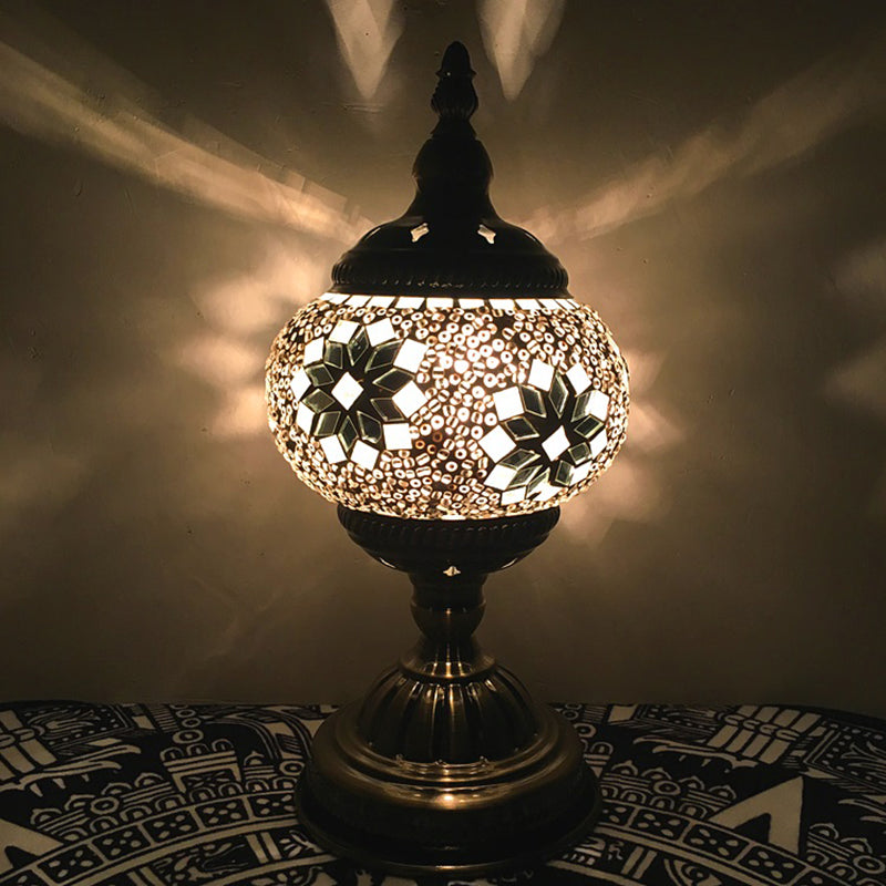 Avelena | Bohemia Orb Nachttischlampe Einfach Licht Handgeschnittenes Glas Nachttischbeleuchtung In Weiß/Rot/Himmelblau