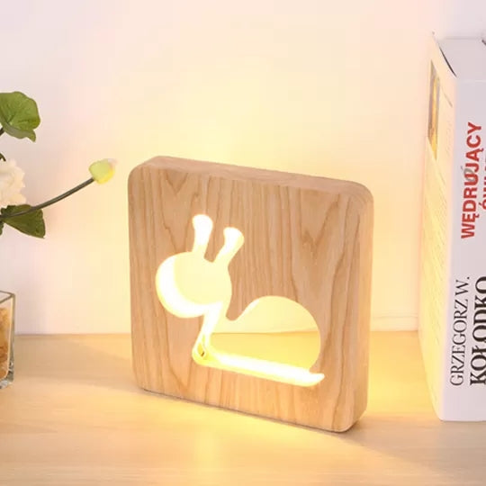 Avelena | Einfache Stil Schnecken Schreibtischlampe Holz Beige Kleine Schreibtischlampe für Kinderzimmer Wohnheim