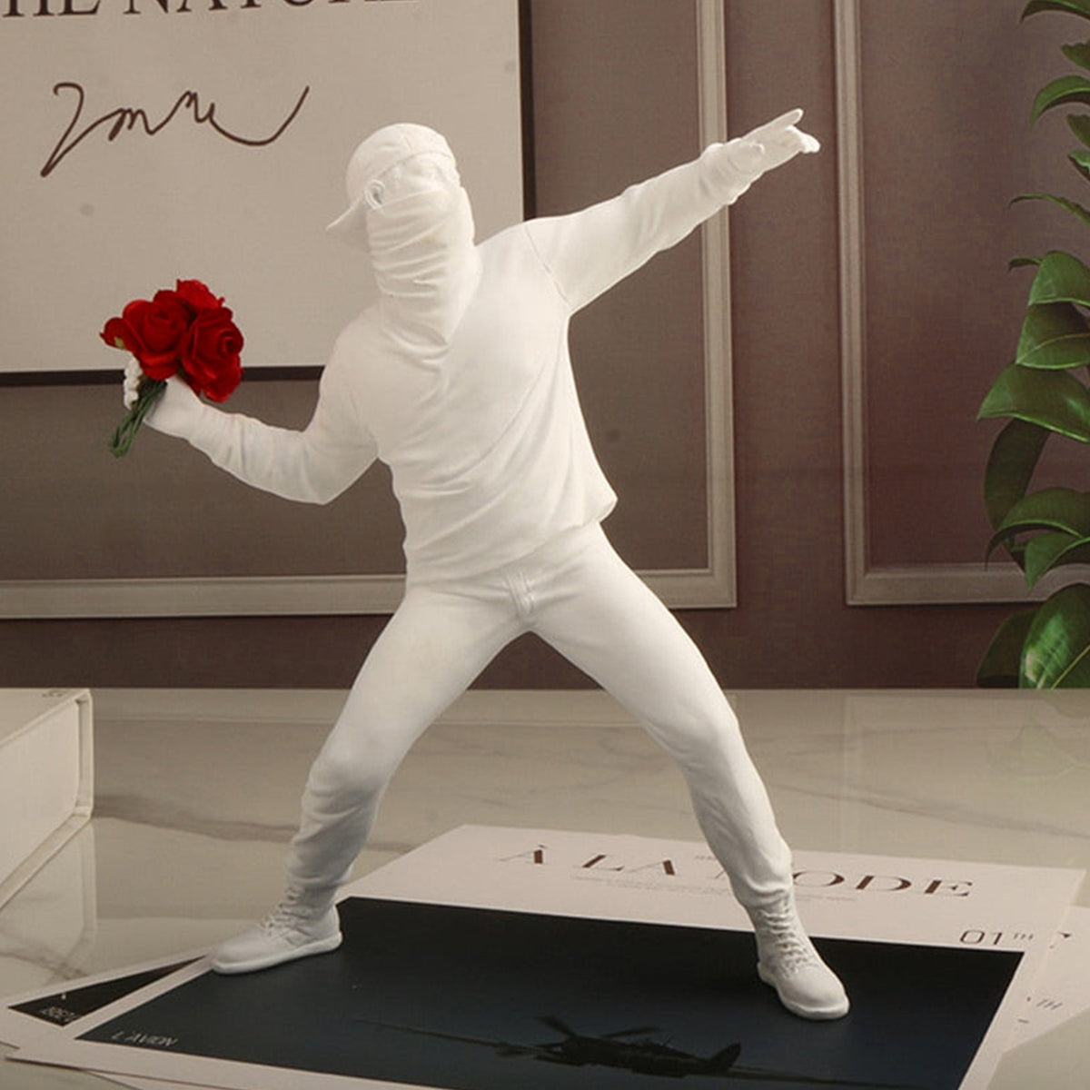 Avelena | Banksy Flower Rioter