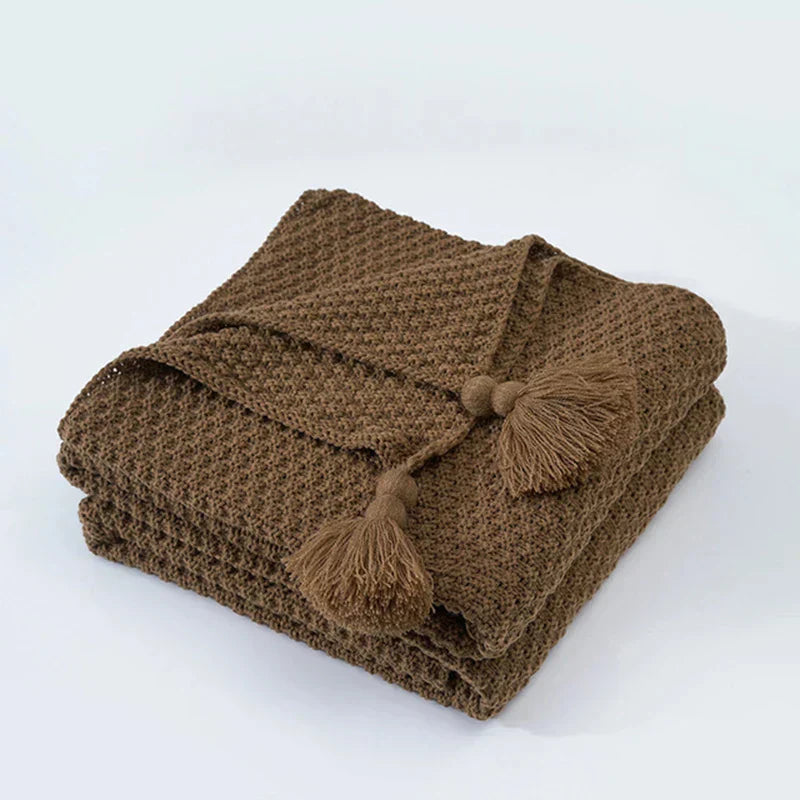Avelena | Gestrickte Wolldecke mit Quasten - NordicCozy
