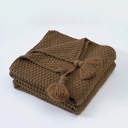 Avelena | Gestrickte Wolldecke mit Quasten - NordicCozy