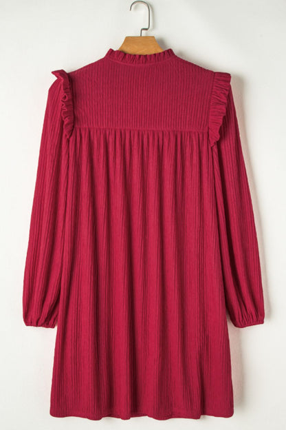 Avelena | Langärmeliges Kleid mit Rüschen und Einkerbungen
