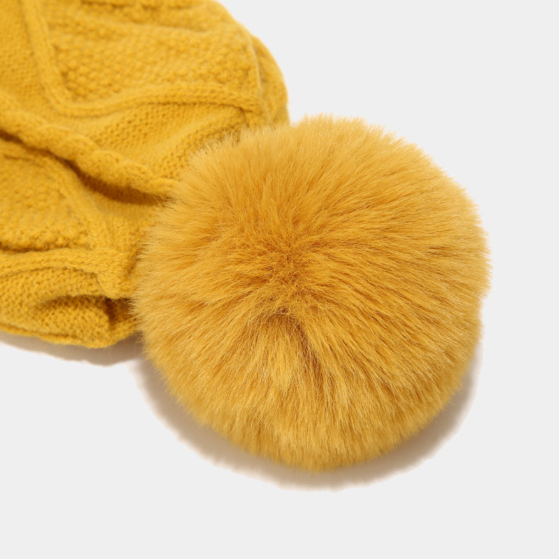 Avelena | Drei-teilige Set von Herbst- und Wintermützen, Schals und Handschuhen