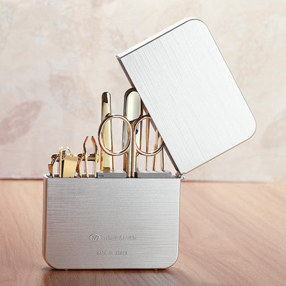 Avelena | 7-teilige Maniküre Set, mit 2 Nagelknipsern, Schönheitsschneider, Nagelfeile, Ohrenreiniger, für Fingernägel & Zehennägel