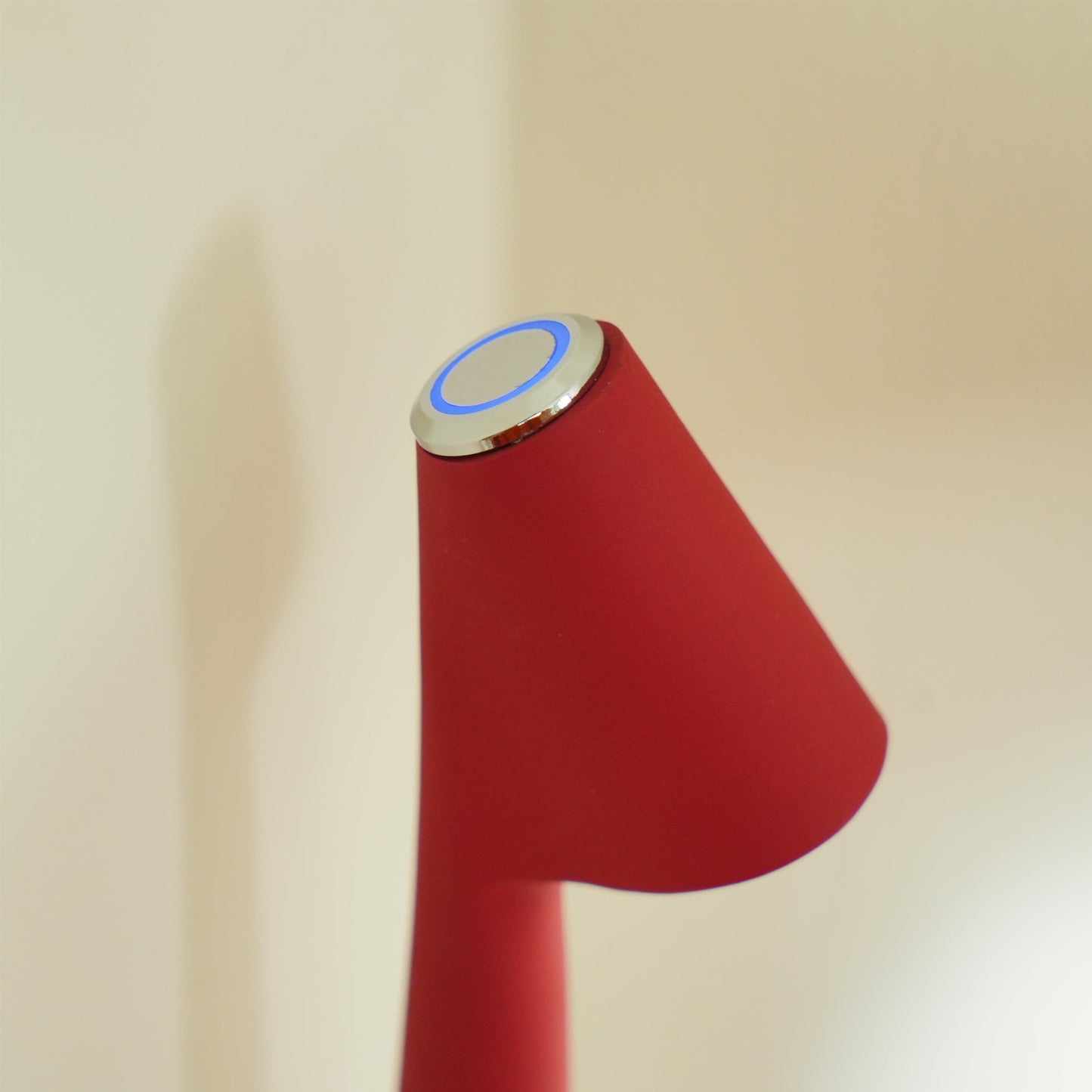 Avelena | EcoLight – Energieeffiziente wiederaufladbare Schreibtischlampe