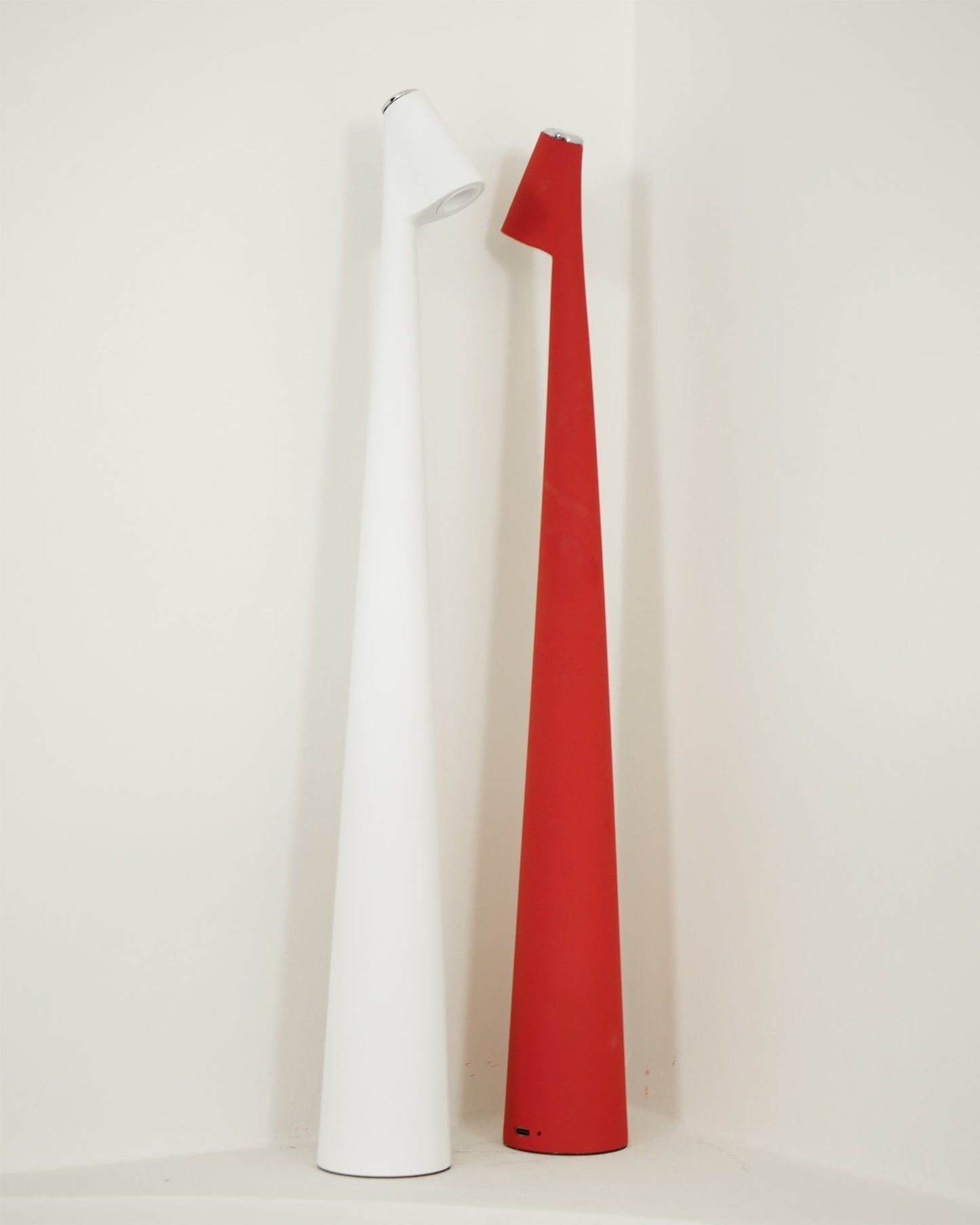 Avelena | EcoLight – Energieeffiziente wiederaufladbare Schreibtischlampe