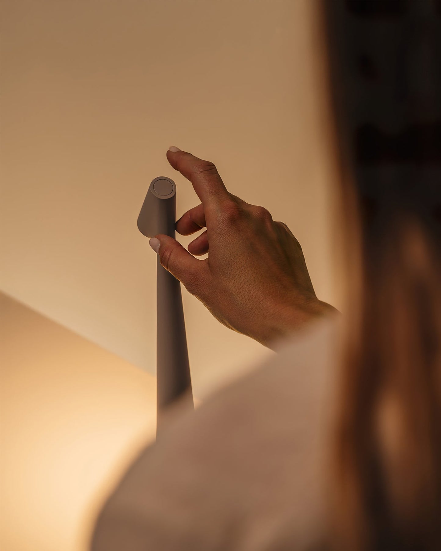 Avelena | EcoLight – Energieeffiziente wiederaufladbare Schreibtischlampe