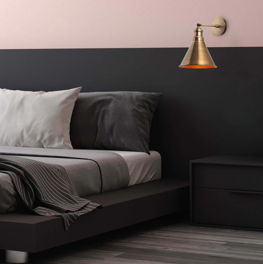 Avelena | Wandleuchte In Antikem Messing Elegante und Klassische Beleuchtung