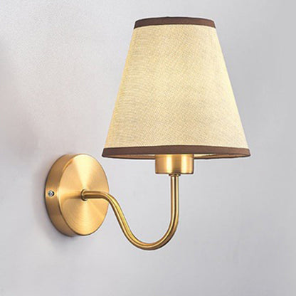 Avelena | Zeitgenössische nordische runde gebogene Stangen-Eisen-Stoffschirm 1-Licht Wandleuchte Lampe für Wohnzimmer
