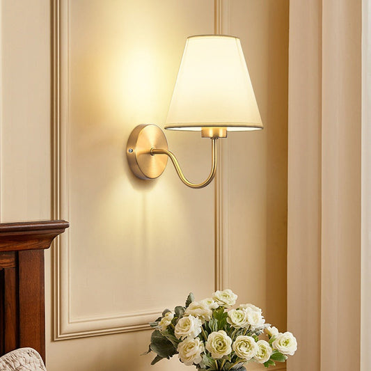 Avelena | Zeitgenössische nordische runde gebogene Stangen-Eisen-Stoffschirm 1-Licht Wandleuchte Lampe für Wohnzimmer