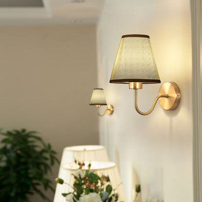 Avelena | Zeitgenössische nordische runde gebogene Stangen-Eisen-Stoffschirm 1-Licht Wandleuchte Lampe für Wohnzimmer