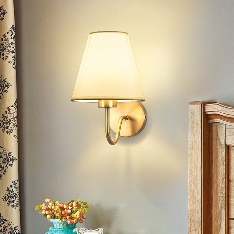 Avelena | Zeitgenössische nordische runde gebogene Stangen-Eisen-Stoffschirm 1-Licht Wandleuchte Lampe für Wohnzimmer