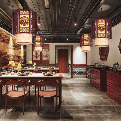 Avelena | Traditionelle chinesische Holz-PVC-Zylinderlaterne geschnitzter Fisch 1-Licht Pendelleuchte für das Esszimmer