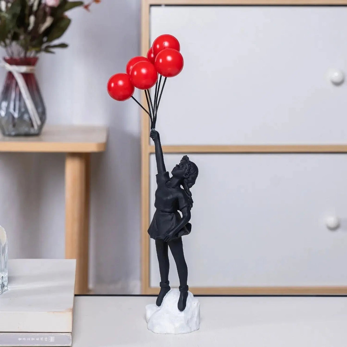 Avelena | Banksy fliegende Ballon-Mädchen Statue