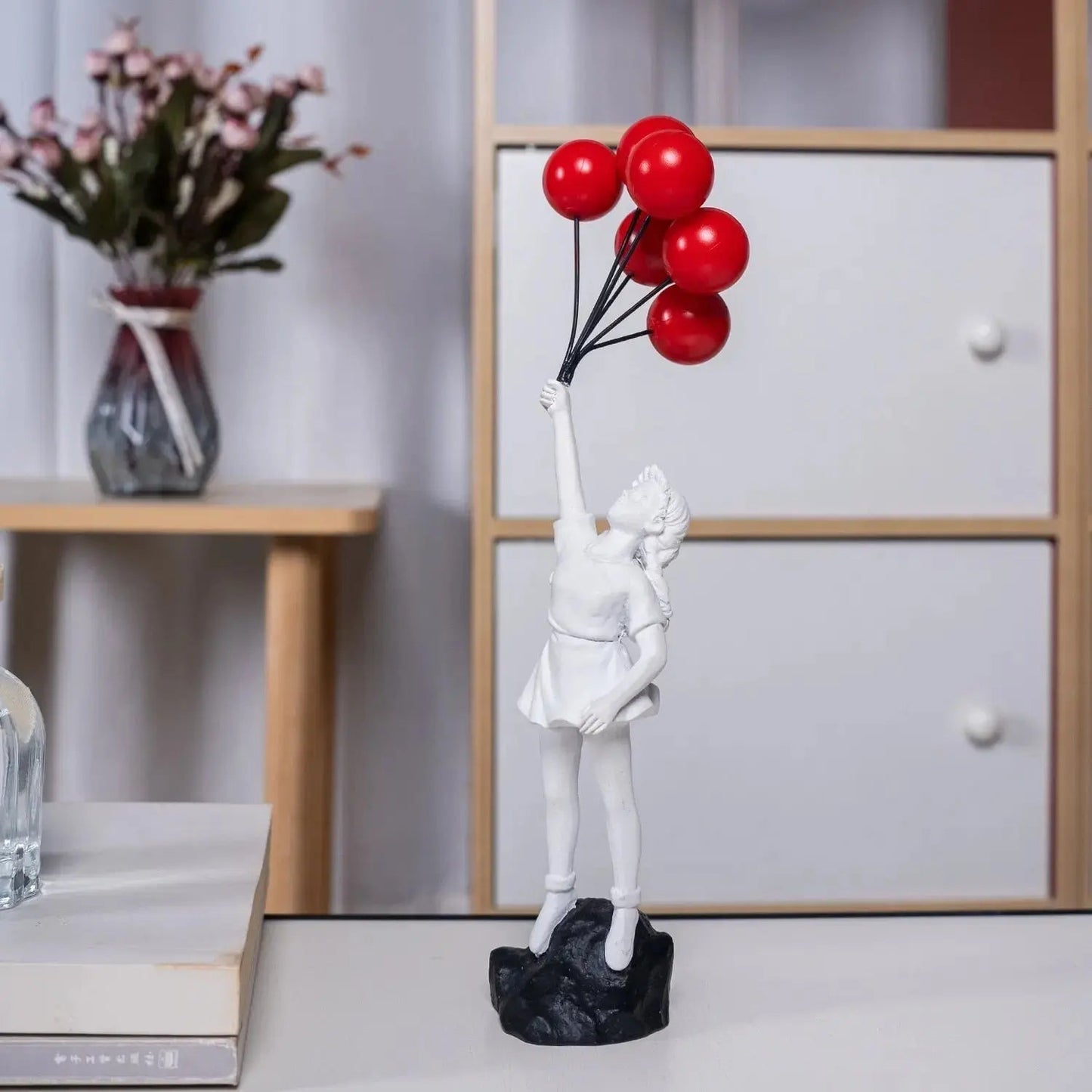 Avelena | Banksy fliegendes Ballonmädchen Statue