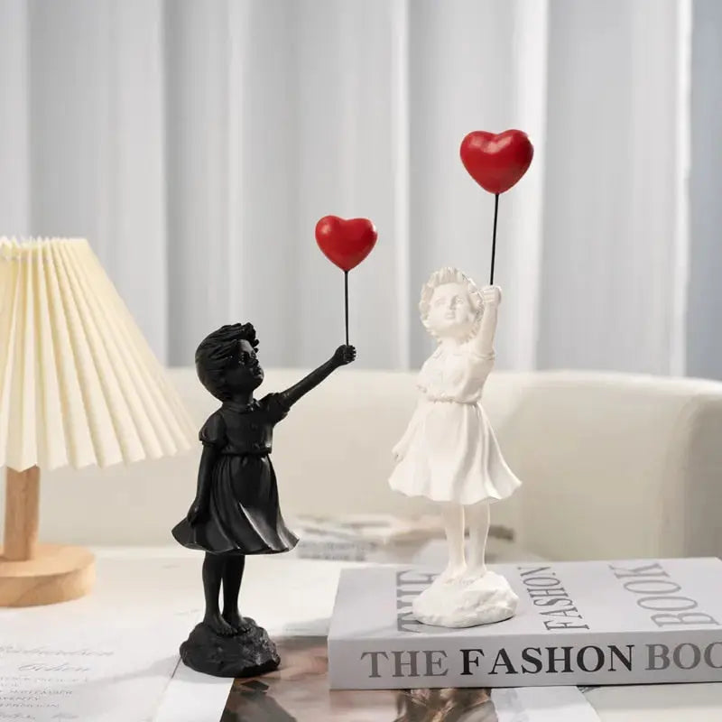 Avelena | Banksy fliegende Ballon-Mädchen Statue
