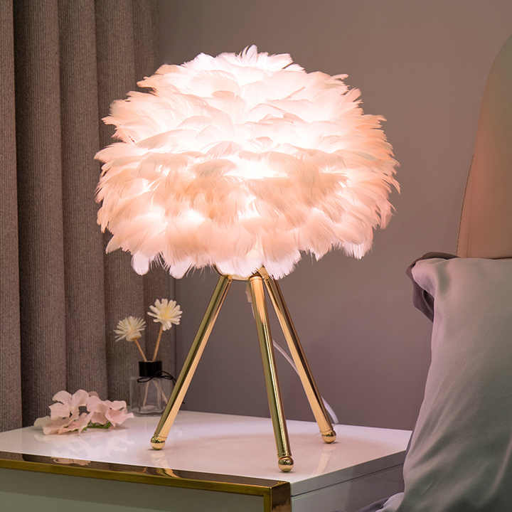 Avelena | Blossom Tischlampe – Elegantes Feder-Design mit dimmbarem Licht