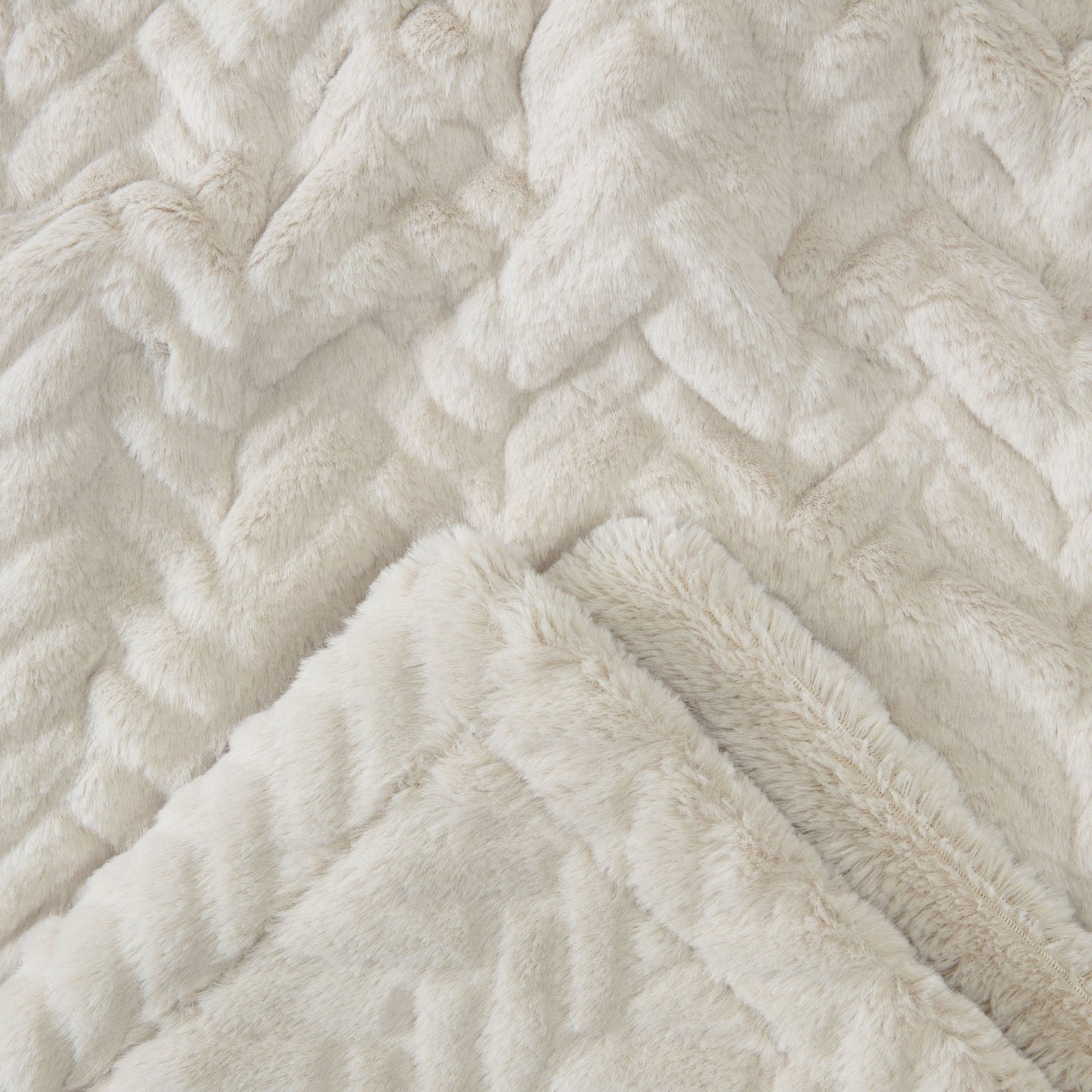 Avelena | Geprägter Fake Fur Geworfen Teppich