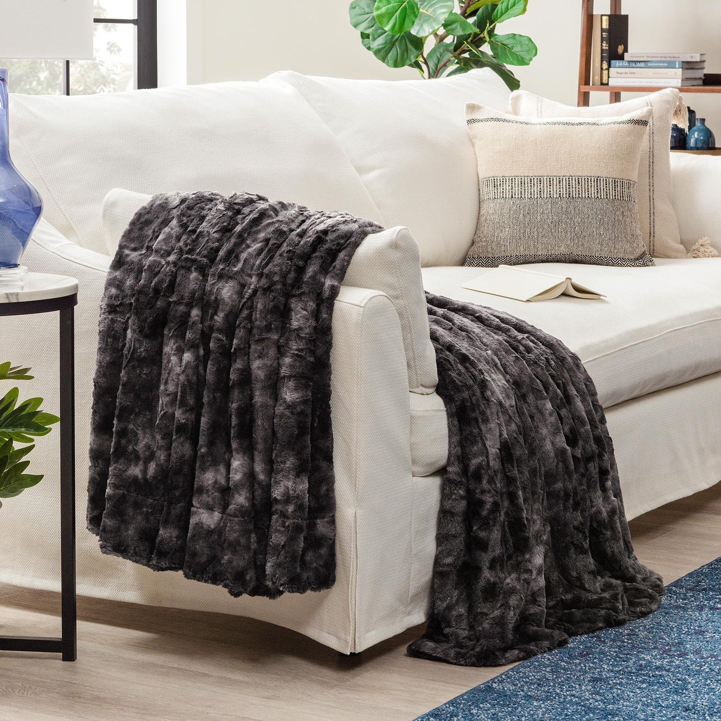 Avelena | Wendbares Oversized Wolf Faux-Fur-Wurfdecke