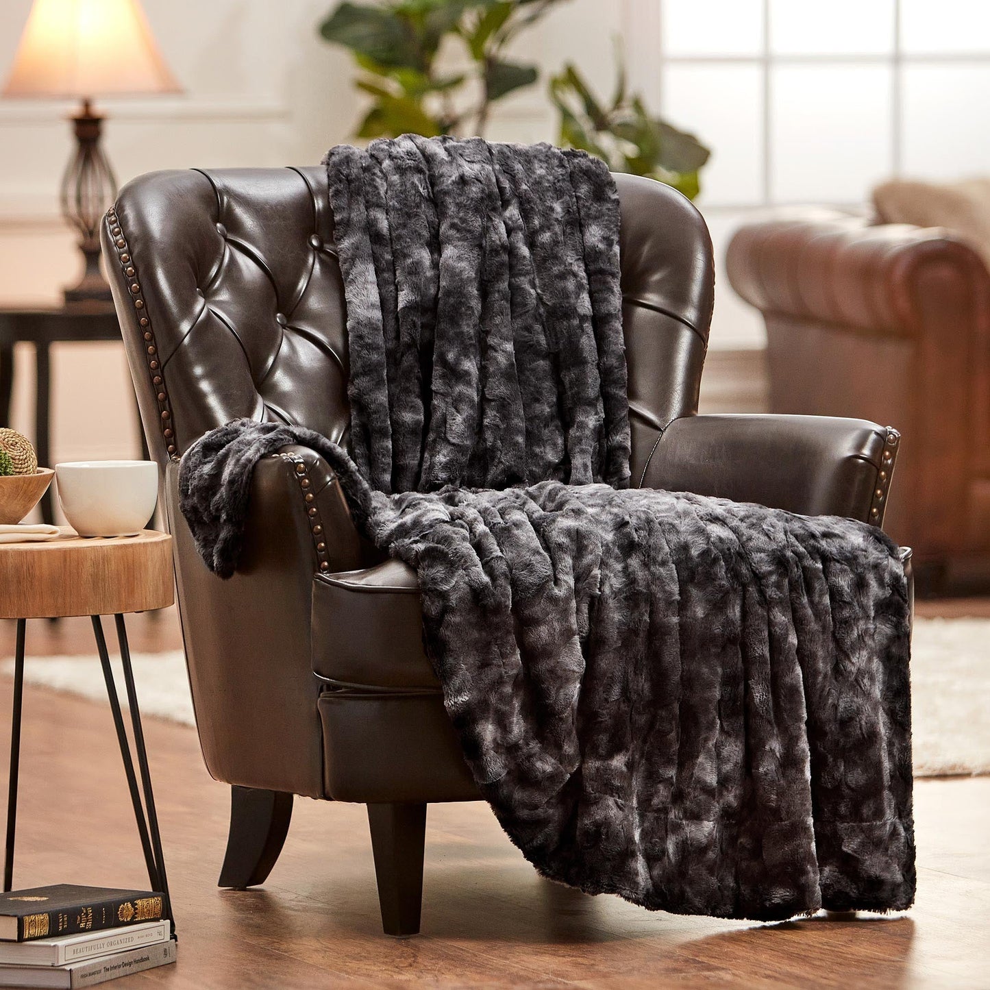 Avelena | Wendbares Oversized Wolf Faux-Fur-Wurfdecke