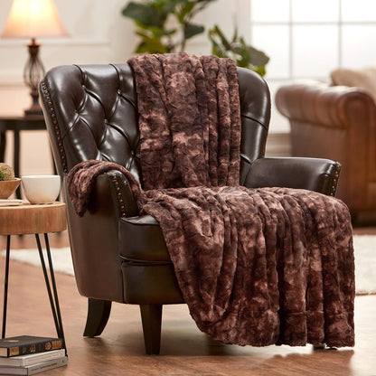 Avelena | Wendbares Oversized Wolf Faux-Fur-Wurfdecke