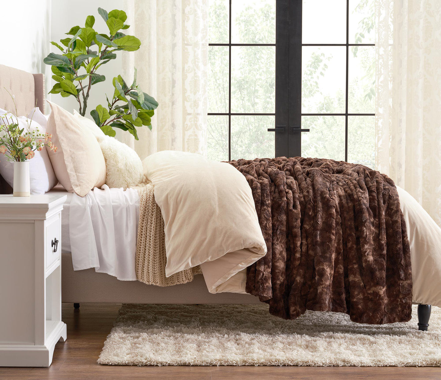 Avelena | Wendbares Oversized Wolf Faux-Fur-Wurfdecke