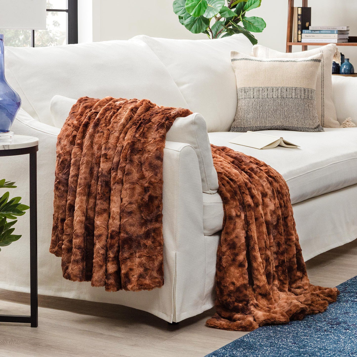 Avelena | Wendbares Oversized Wolf Faux-Fur-Wurfdecke