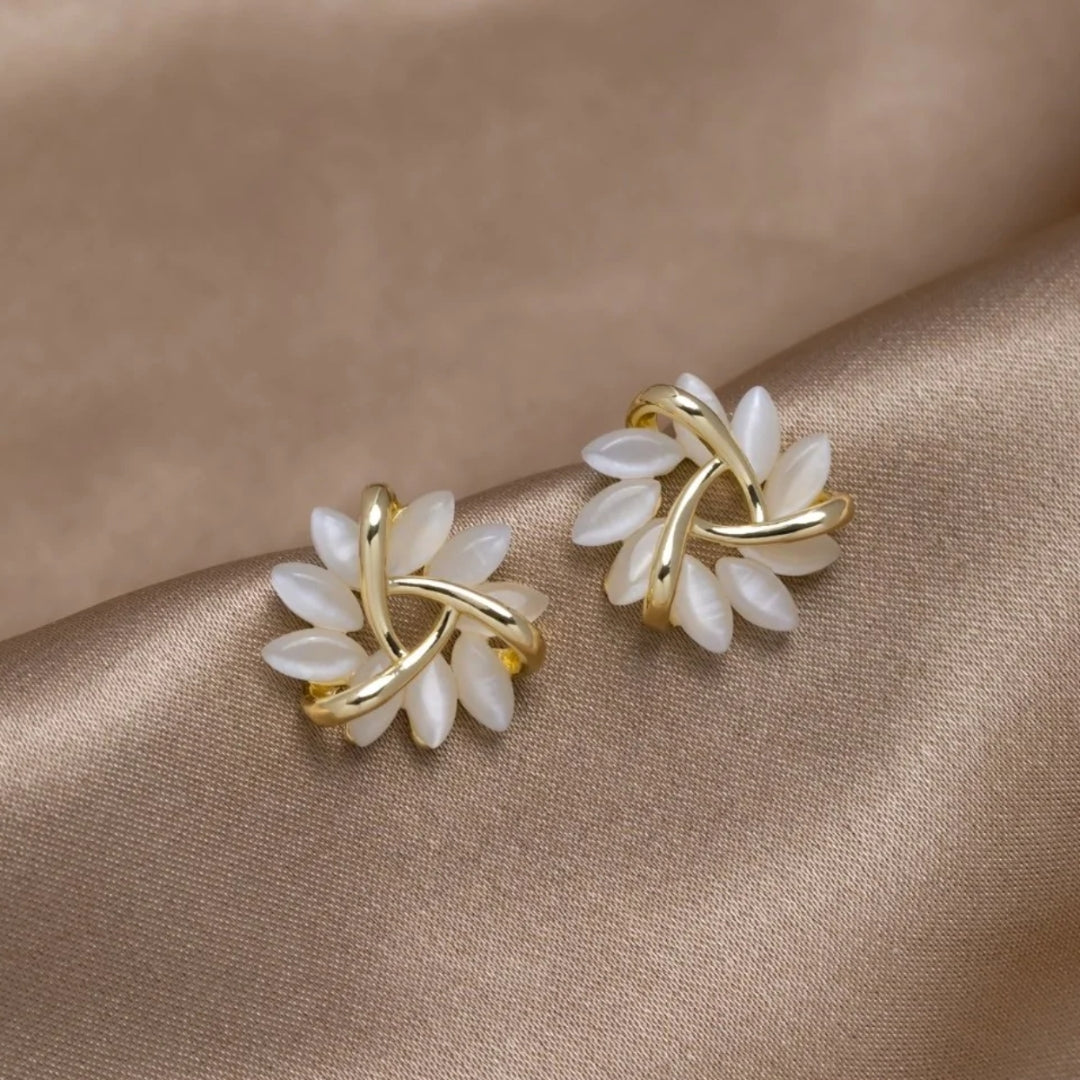 Avelena | Runde Opal Blumen Ohrstecker In Gold Amara