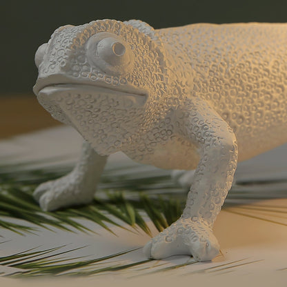 Avelena | CamouGlow – Harztischlampe mit charmantem Chamäleon-Detail