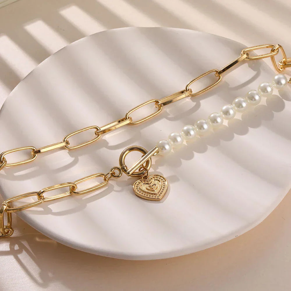 Avelena | Goldenes Herz Halskette mit Perlendetails Veerle