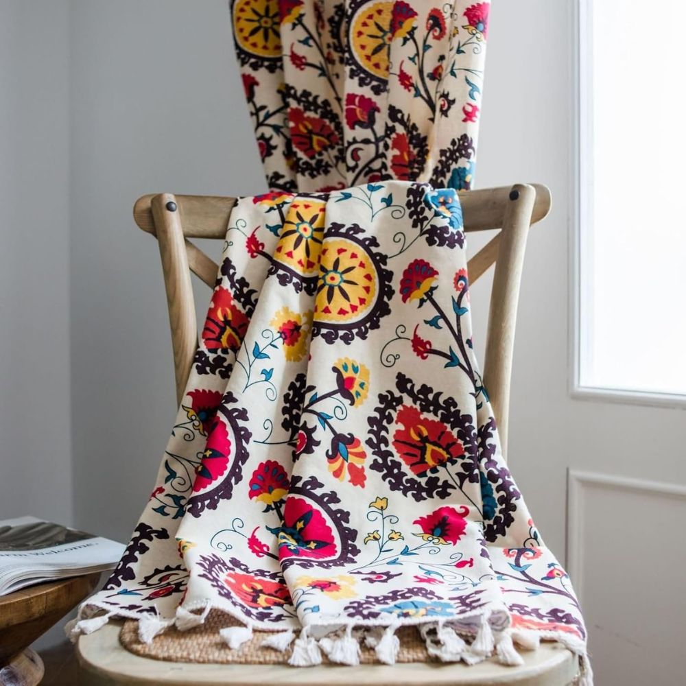 Avelena | Boho Farbkreis Blüte Quastenvorhang