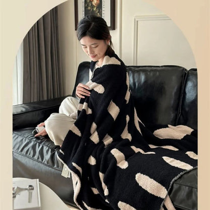 Avelena | Wendbare Polka-Dots-Fleece-Decke für Sofa und Bett