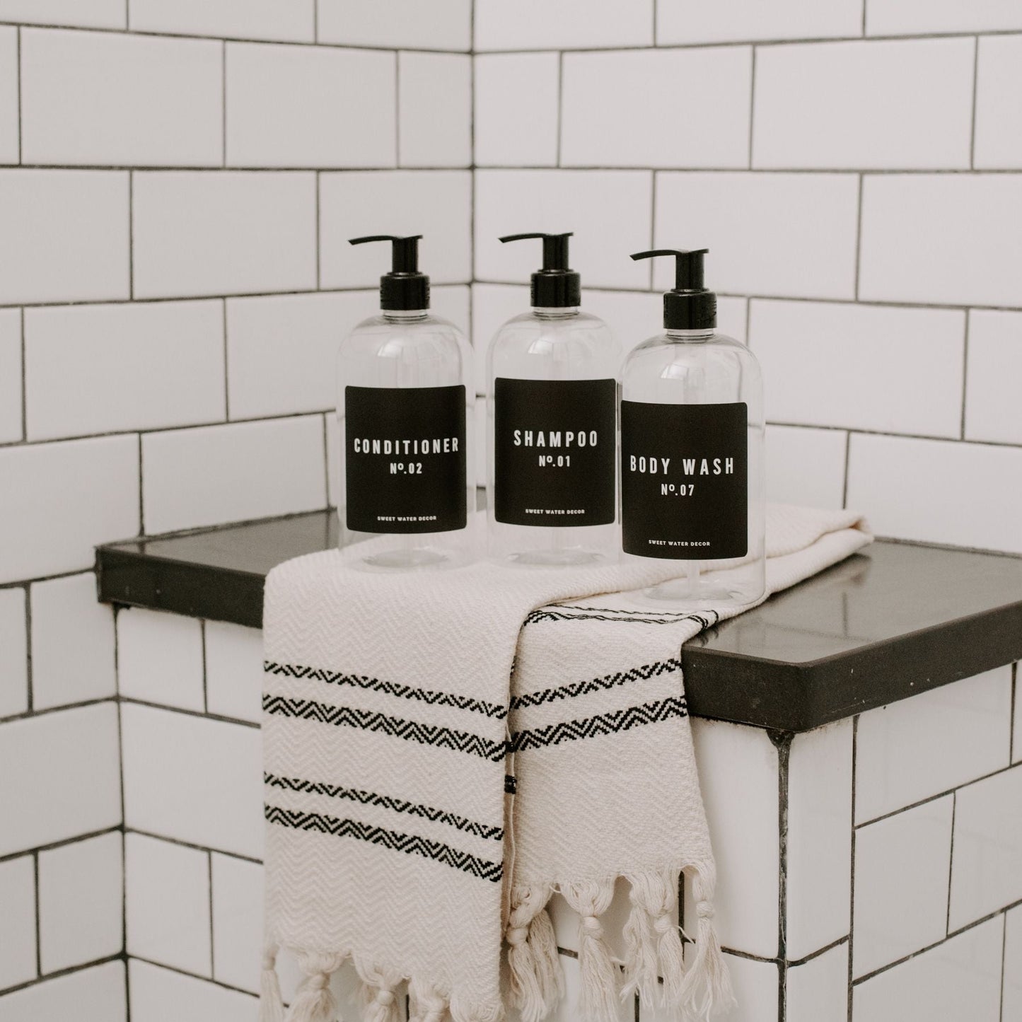 Avelena | 16Oz Klare Kunststoff Badezimmer + Dusche Spender Set Von 3 Black Label