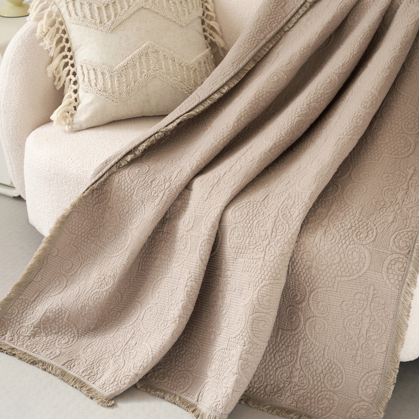 Avelena | Elegante Fransende Baumwoll-Steppdecke Luxuriöses Einfarbiges Weiches Paisleymuster, Gemütliche Leichte Decke, Perfekt Für Couch Oder Bett, Neutrales Sandiges Taupe Tan Beige, 50X60 Zoll