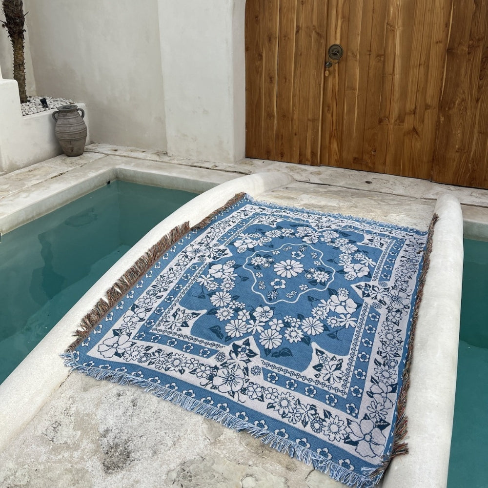 Avelena | Blauer Gänseblümchen Blüte Boho Reise Outdoor Decke