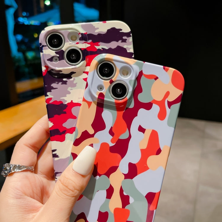 Avelena | iPhone 14 Präzise Loch Camouflage Muster PC Handyhülle - Rosa Lila
