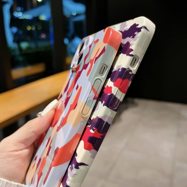 Avelena | iPhone 14 Präzise Loch Camouflage Muster PC Handyhülle - Rosa Lila