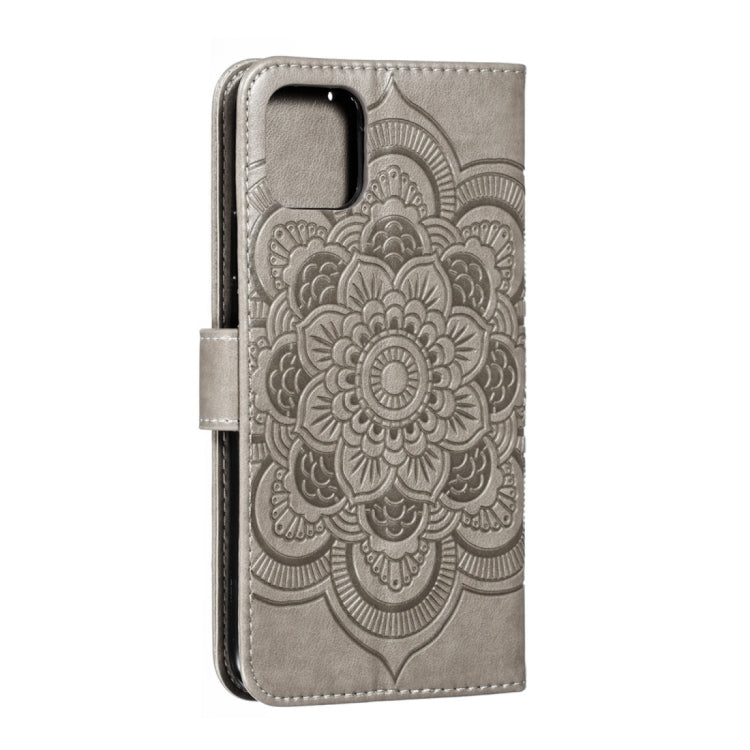 Avelena | iPhone 15 Mandala Prägungsmuster Horizontal Flip Leder Handyhülle - Grau