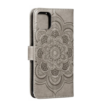 Avelena | iPhone 15 Mandala Prägungsmuster Horizontal Flip Leder Handyhülle - Grau