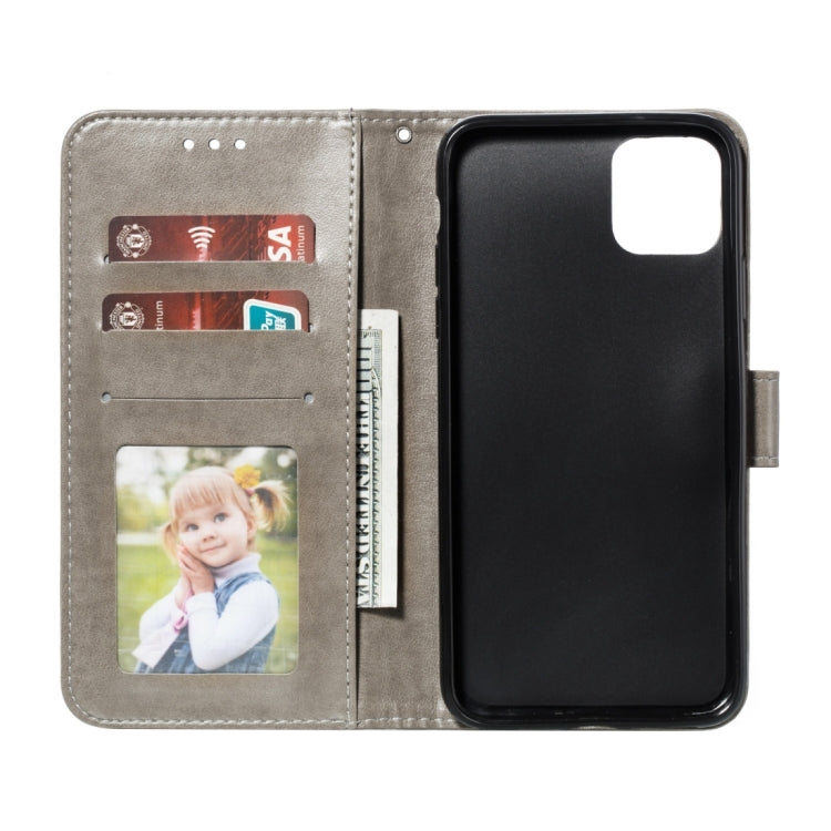 Avelena | iPhone 15 Mandala Prägungsmuster Horizontal Flip Leder Handyhülle - Grau