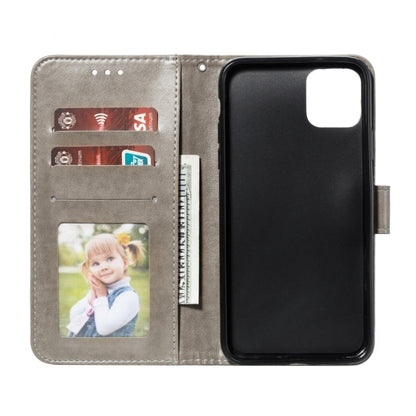 Avelena | iPhone 15 Mandala Prägungsmuster Horizontal Flip Leder Handyhülle - Grau