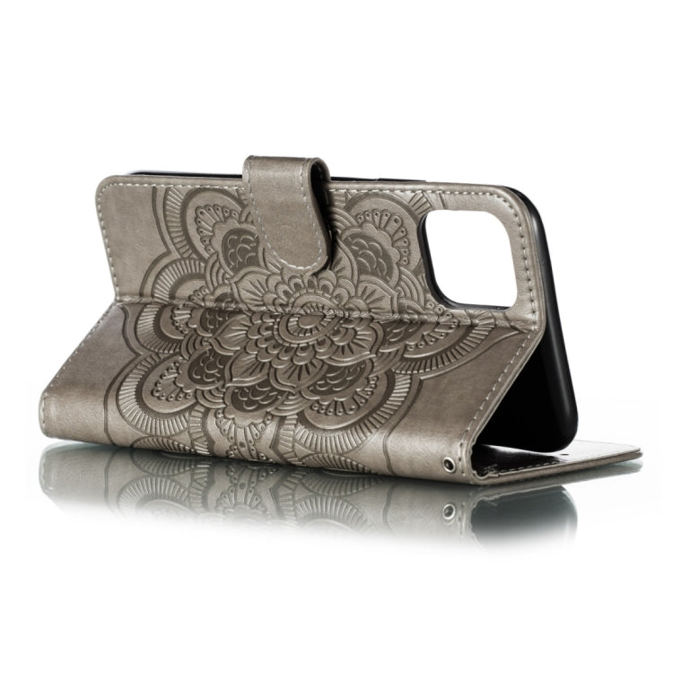 Avelena | iPhone 15 Mandala Prägungsmuster Horizontal Flip Leder Handyhülle - Grau