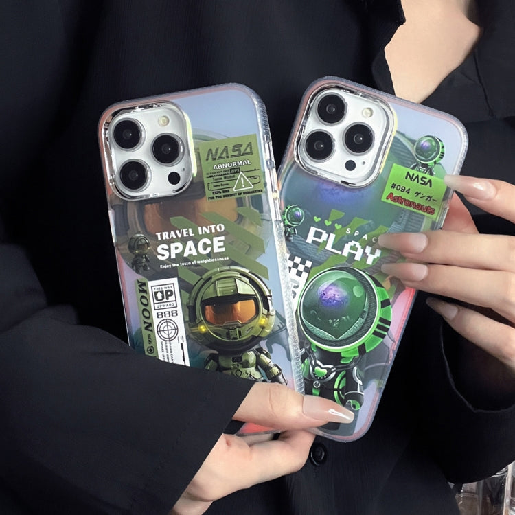 Avelena | iPhone 14 Pro Fluoreszierende Laser Astronauten Handyhülle - Armeegrün