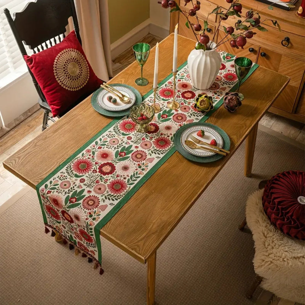 Avelena | Bestickte Florale Quasten Tischläufer