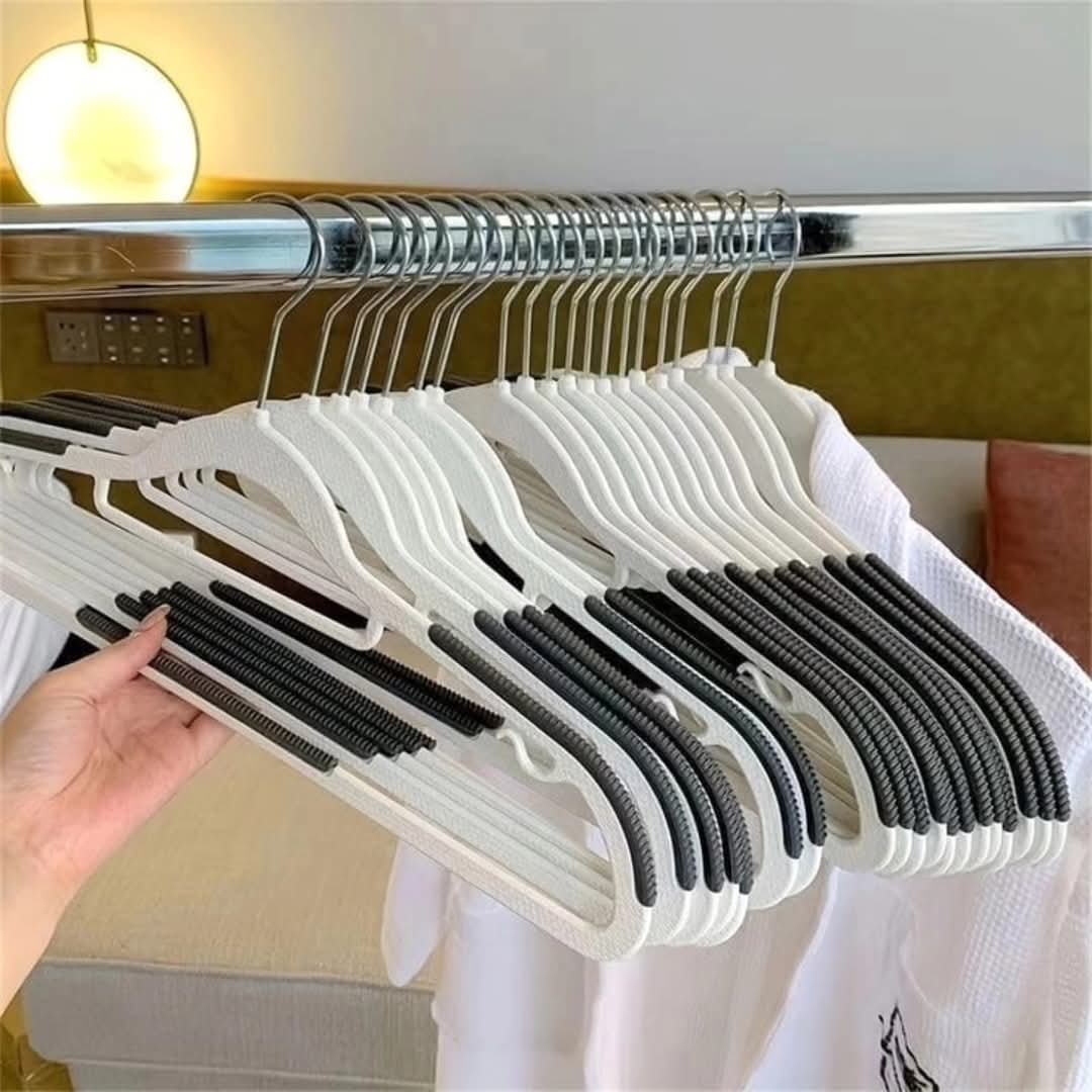 Avelena | 10 Stück nahtlose Kleiderbügel