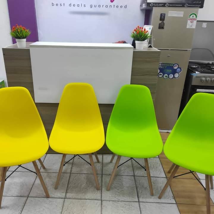 Avelena | Eames Stühle