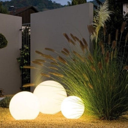 Avelena | Wetterfestes Kugelförmiges LED Gartenlicht mit 16 Farben und Fernbedienung - Perfekt für Garten, Veranda & Party
