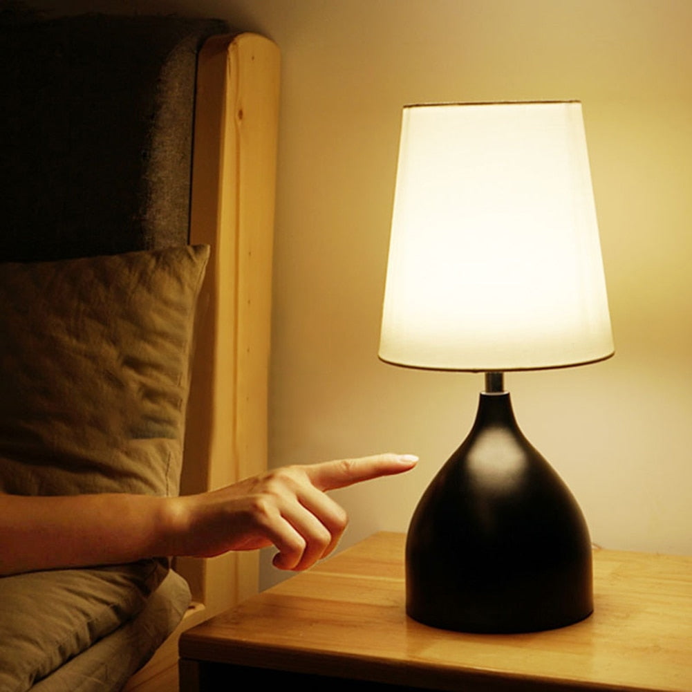Avelena | TrendyGlow – Zeitgenössische LED-Tischlampe für Schlafzimmer-Ambiente