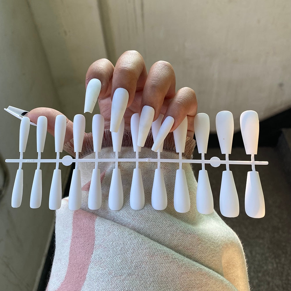 Avelena | Mattes Press-On-Nagelset 24 Teile