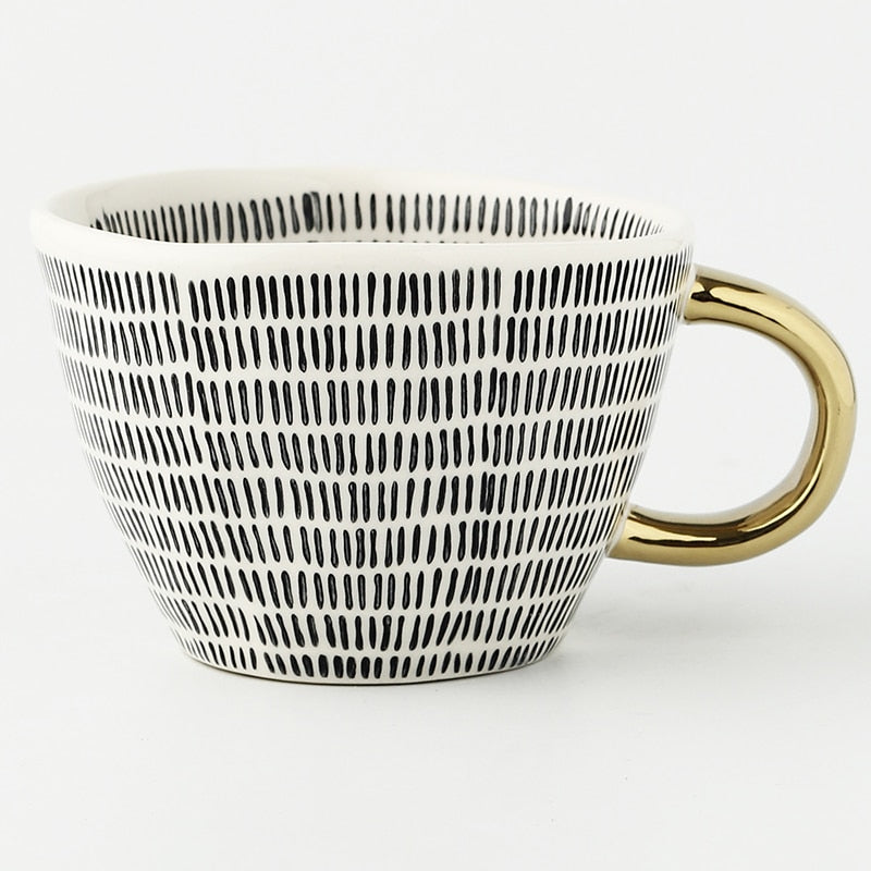 Avelena | Tasse mit abstraktem geometrischem Muster und goldenem Henkel